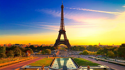 Эйфелева башня и сады Трокадеро в Париже, Франция
