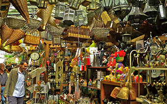 Блошиный рынок Сент-Уан в Париже, Франция