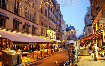 Улица в Латинском квартале в Париже, Франция