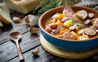 Местная еда: косидо мадриленьо в Мадриде, Испания